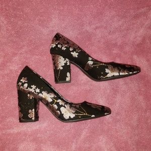 Rampage Womens Bethie Black Jacquard with Rose